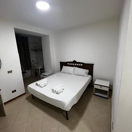1 Room Apartment Near By Central Train Station Palermo Dış mekan fotoğraf